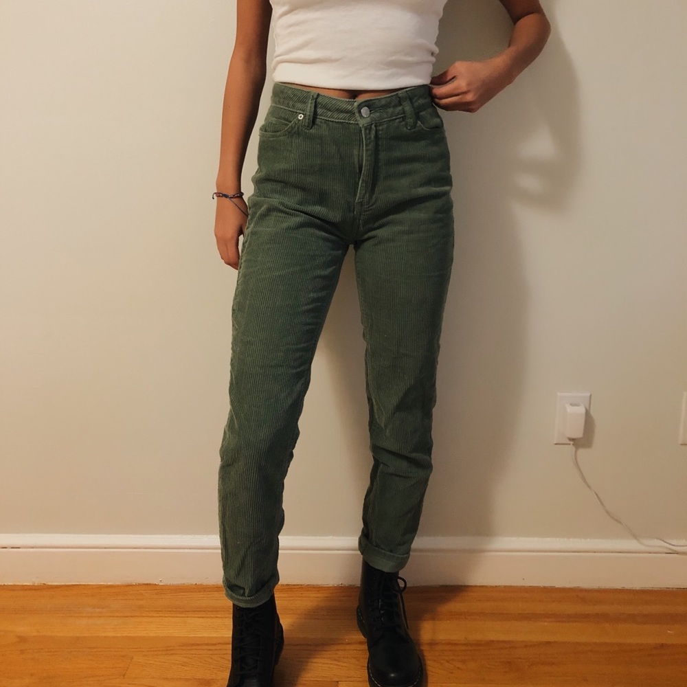 URBAN OUTFITTERS COURDUROY MOM FIT